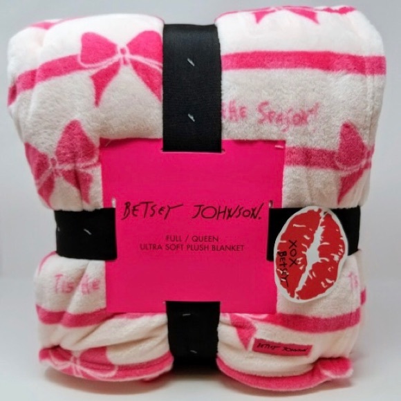Betsey Johnson Other - Betsey Johnson Pink Christmas Bow Blanket Queen
